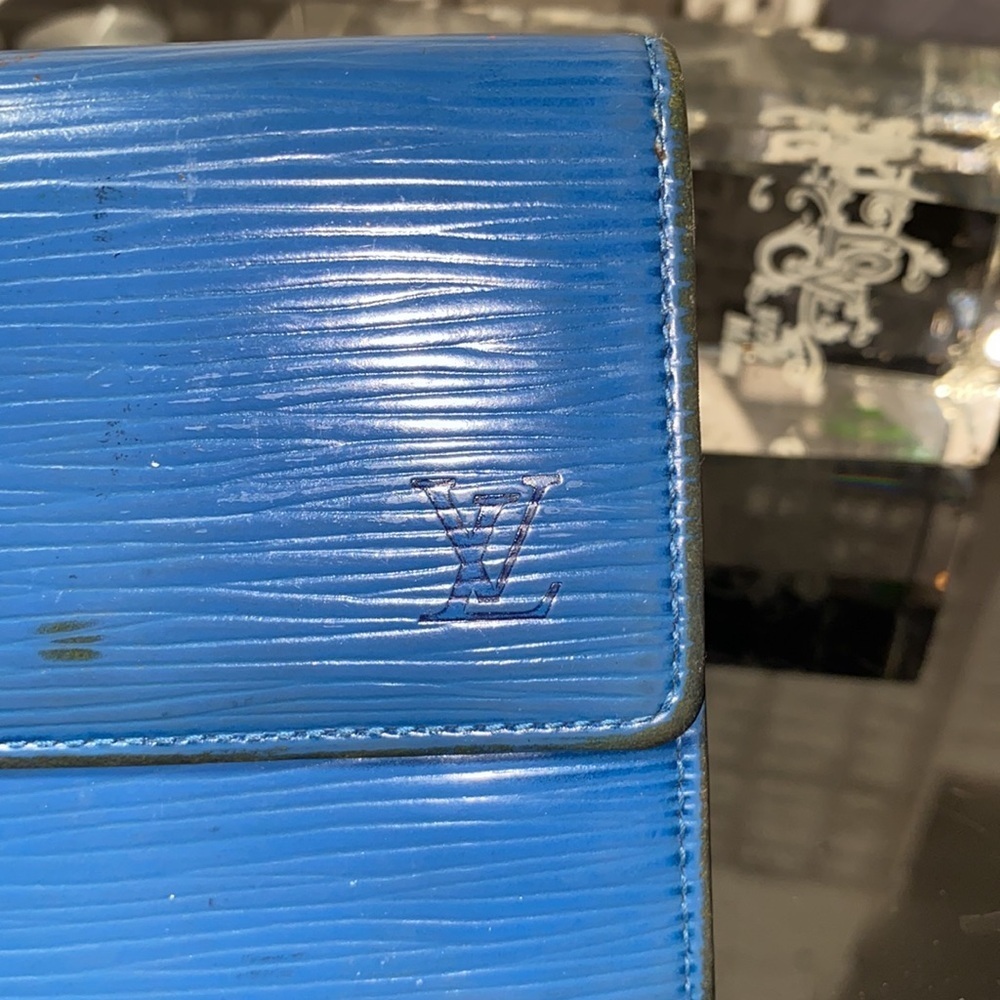 Authentic Louis Vuitton Blue Epi Wallet - Picture 13 of 13